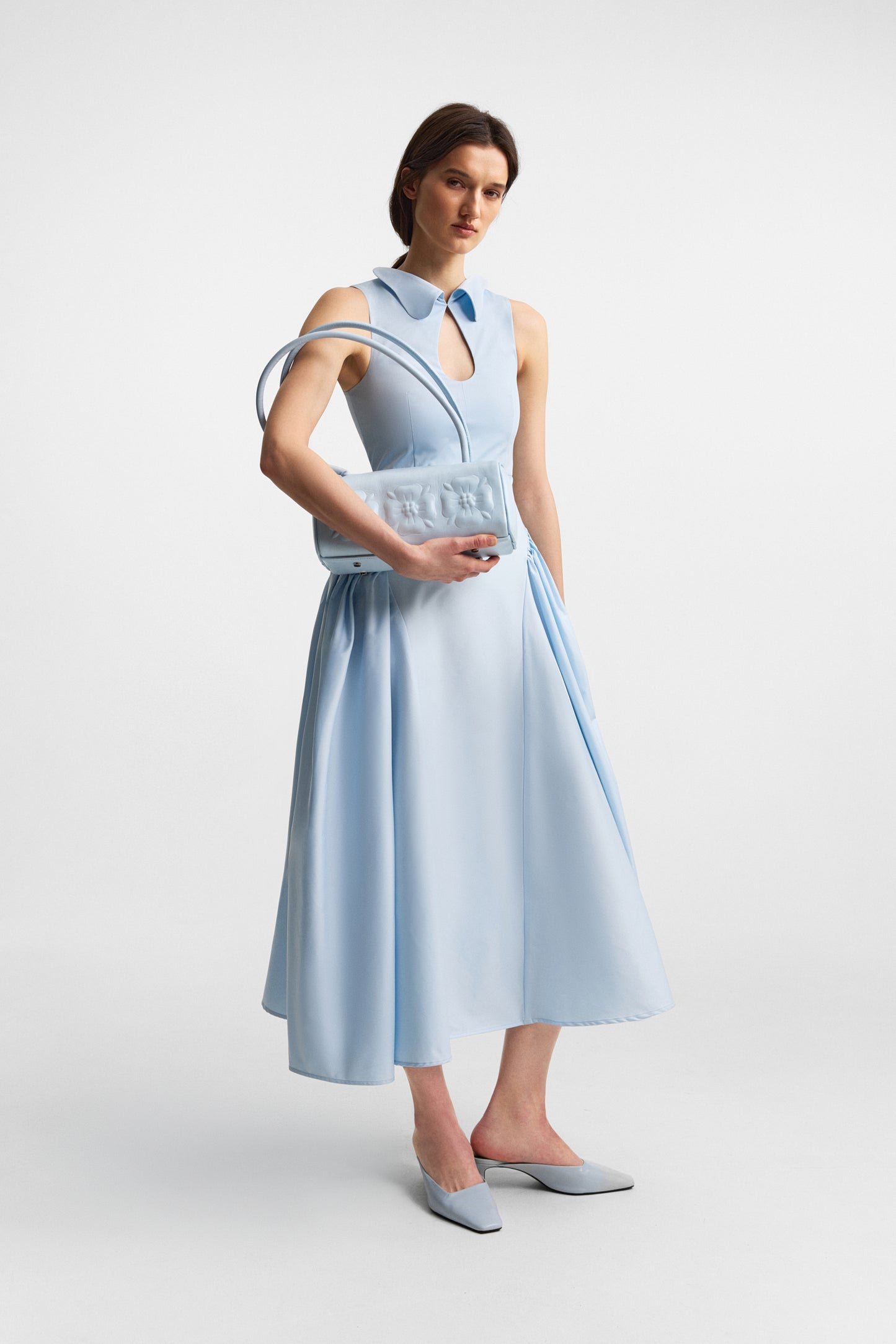 Bas-relief bag in ice blue