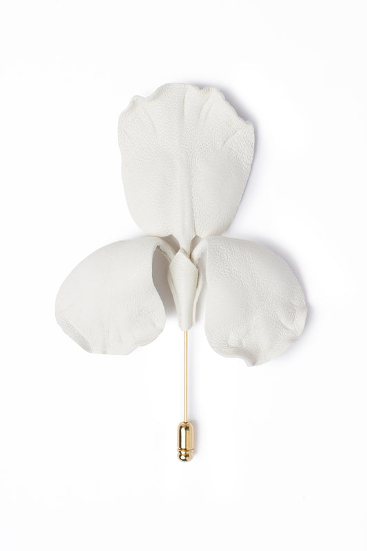 Iris brooch in cloud white